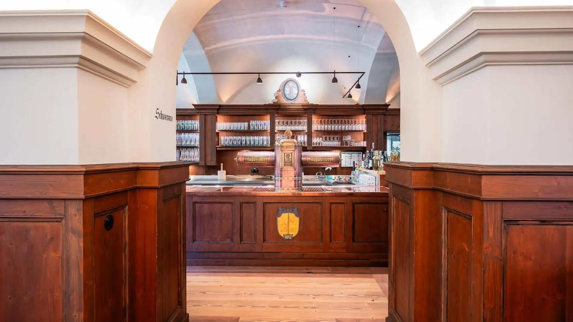 Augustiner Gutshof Menterschwaige Hotel Munich