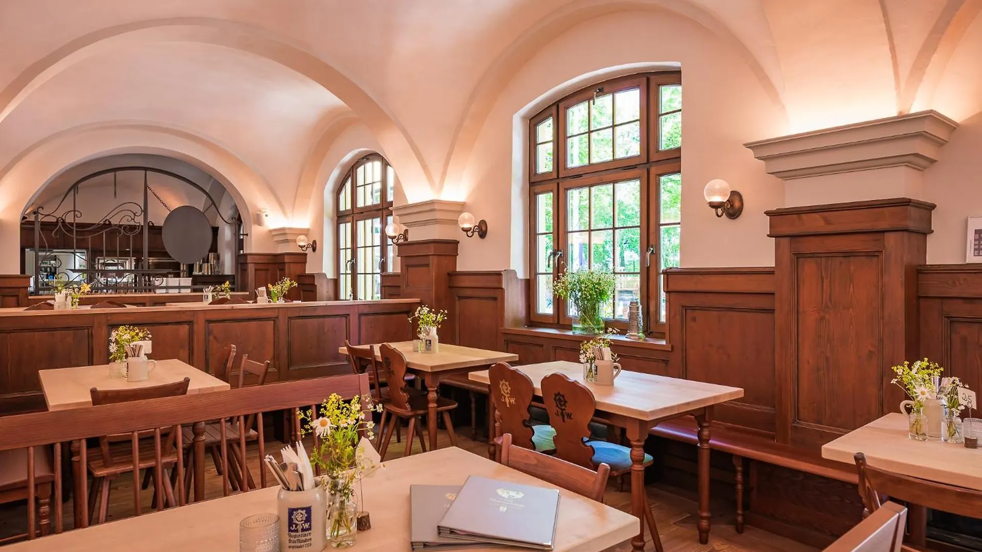 Augustiner Gutshof Menterschwaige Hotel Munich