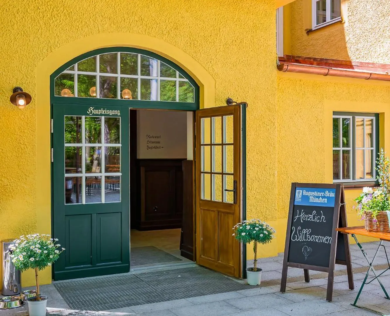 Augustiner Gutshof Menterschwaige Hotel Munich