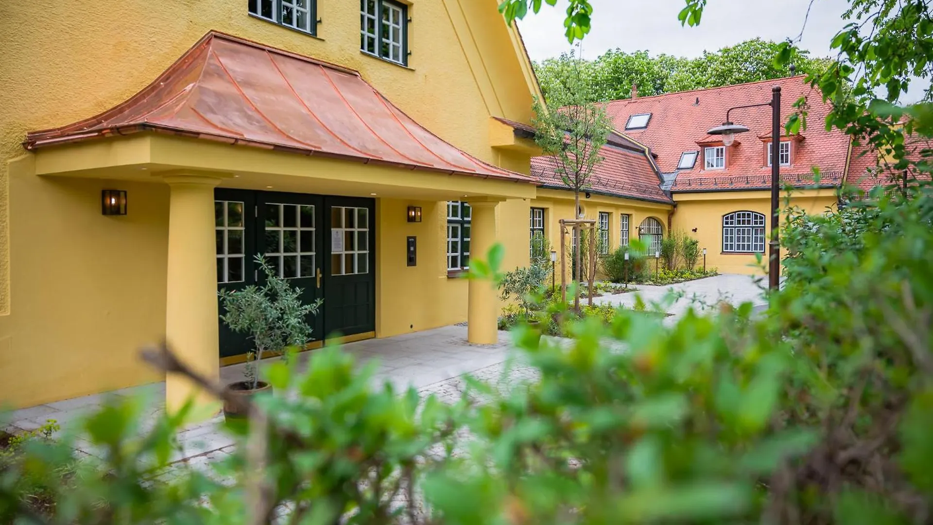 Augustiner Gutshof Menterschwaige Hotel Munich