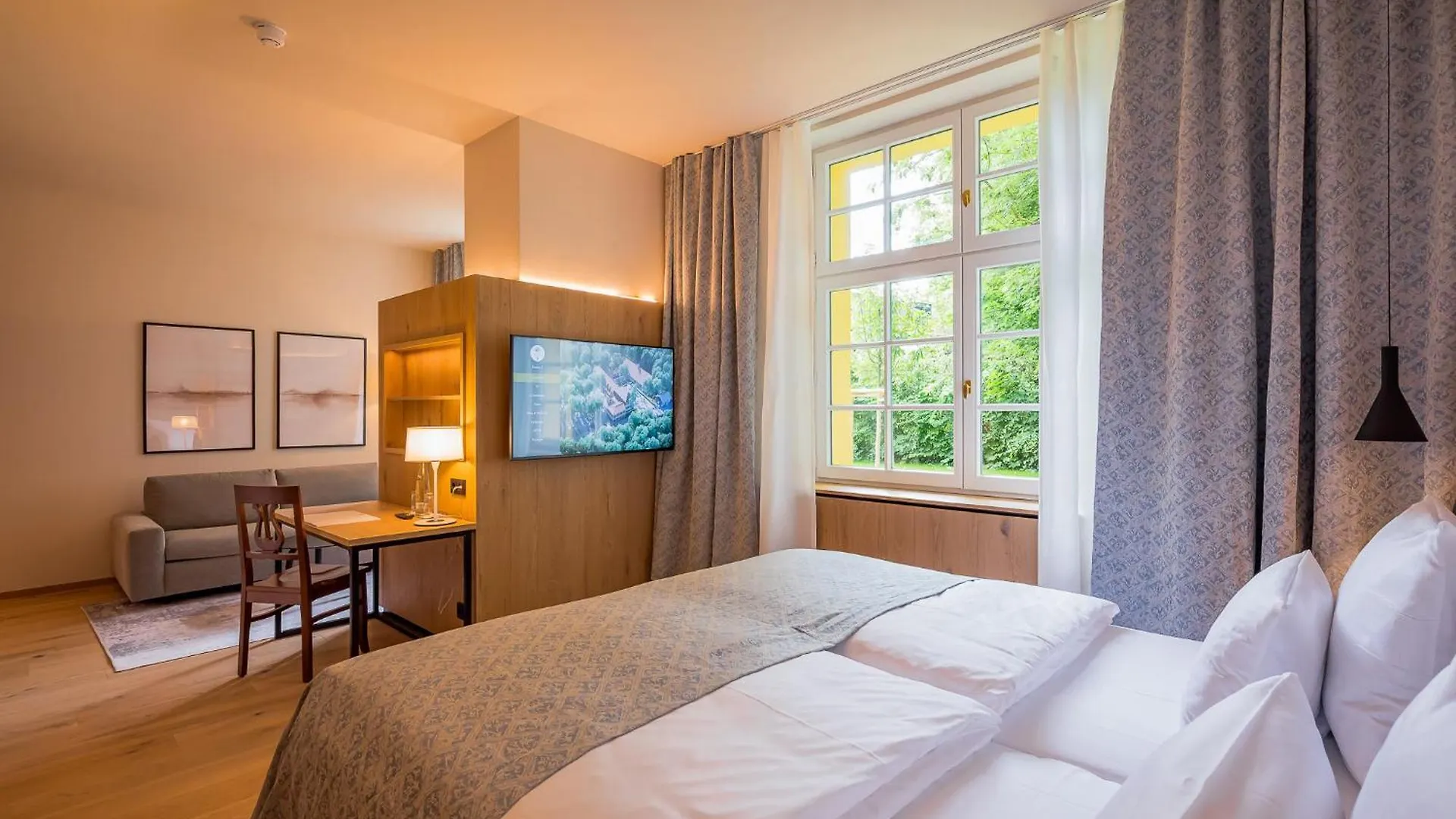 Augustiner Gutshof Menterschwaige Hotel Munich Germany